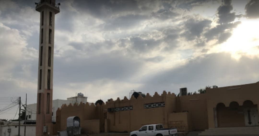 أحد المساجد المعروفة في الحائط