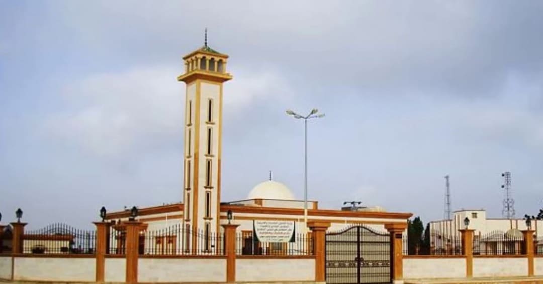 أحد المساجد المعروفة في الحرث