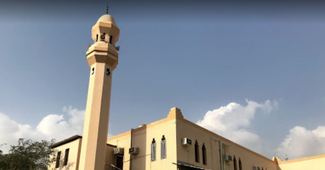 أحد المساجد المعروفة في الدائر