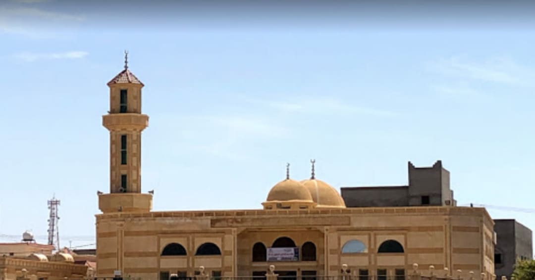 أحد المساجد المعروفة في الوجه