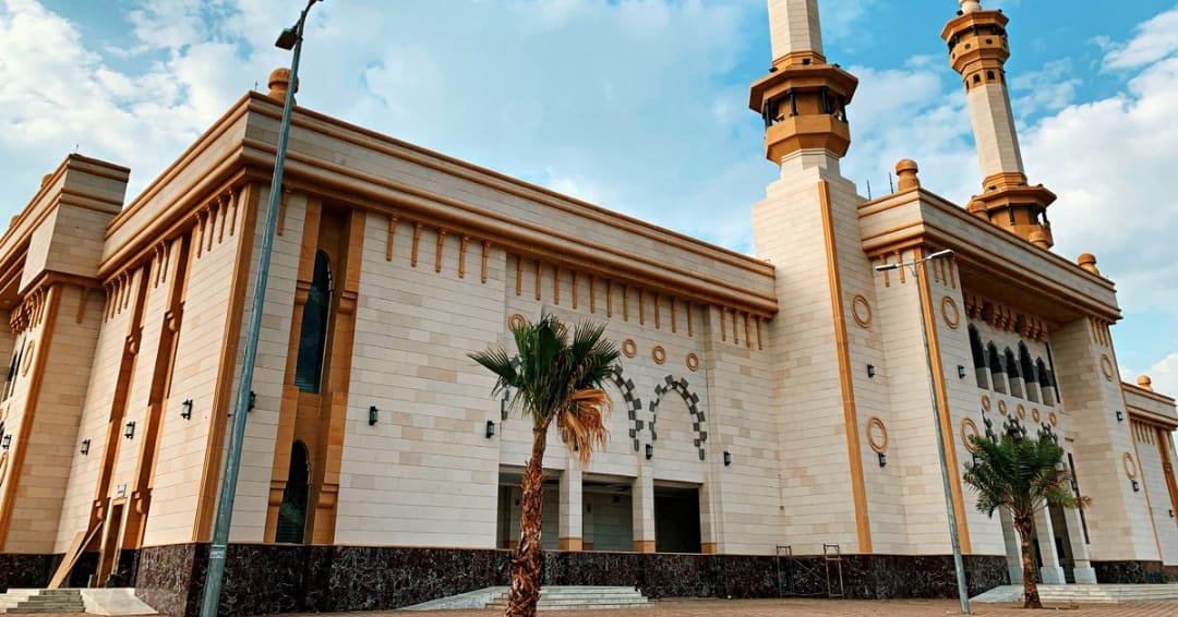 أحد المساجد المعروفة في محايل